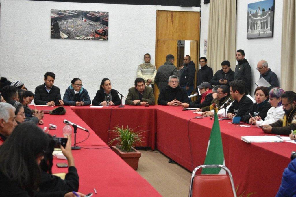 Sheinbaum se reunió con Damnificados Unidos en el Antiguo Palacio de Ayuntamiento, | Twitter @DUCDMX