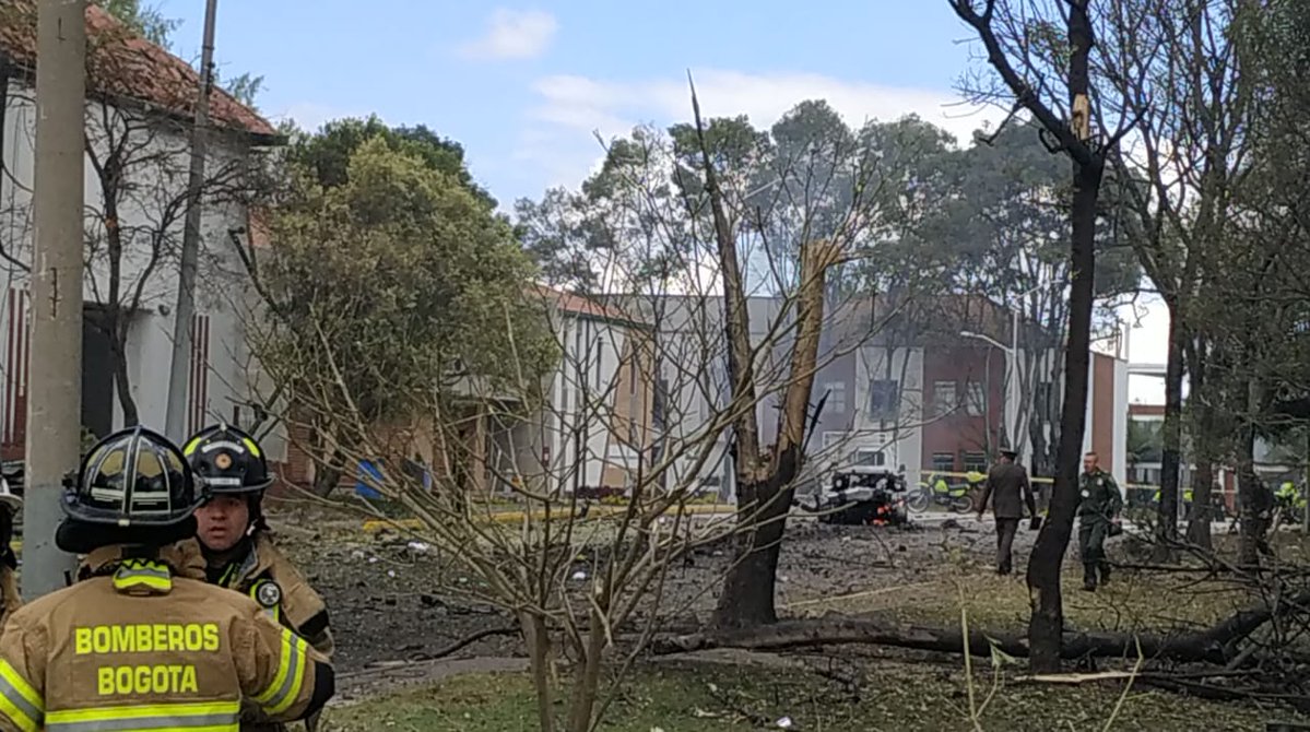 Autoridades atienden una explosión en una academia de Policía Bogotá/Especial.