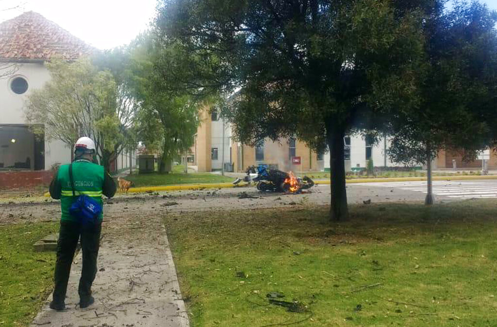 La explosión del carro bomba ha dejado 8 muerto y 10 heridos (AP).