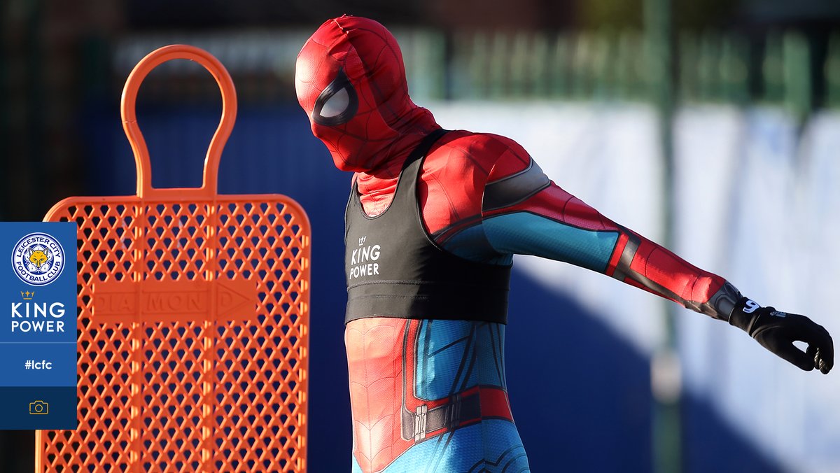 Jamie Vardy utiliza disfraz de Spider-Man durante practica (@LCFC)