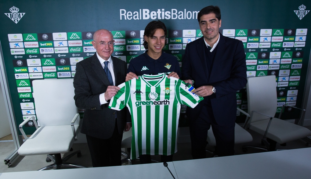 El mediocampista mexicano Diego Lainez utilizará el número 22 con el Betis (Mexsport)