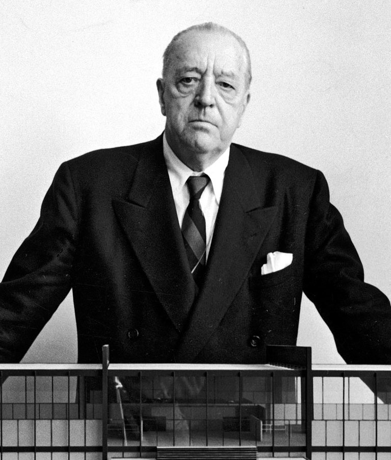 Dirigió la Bauhaus de 1930 a 1933, cuando ésta cerró por el triunfo del régimen nazi. Migró a Estados Unidos, donde murió.