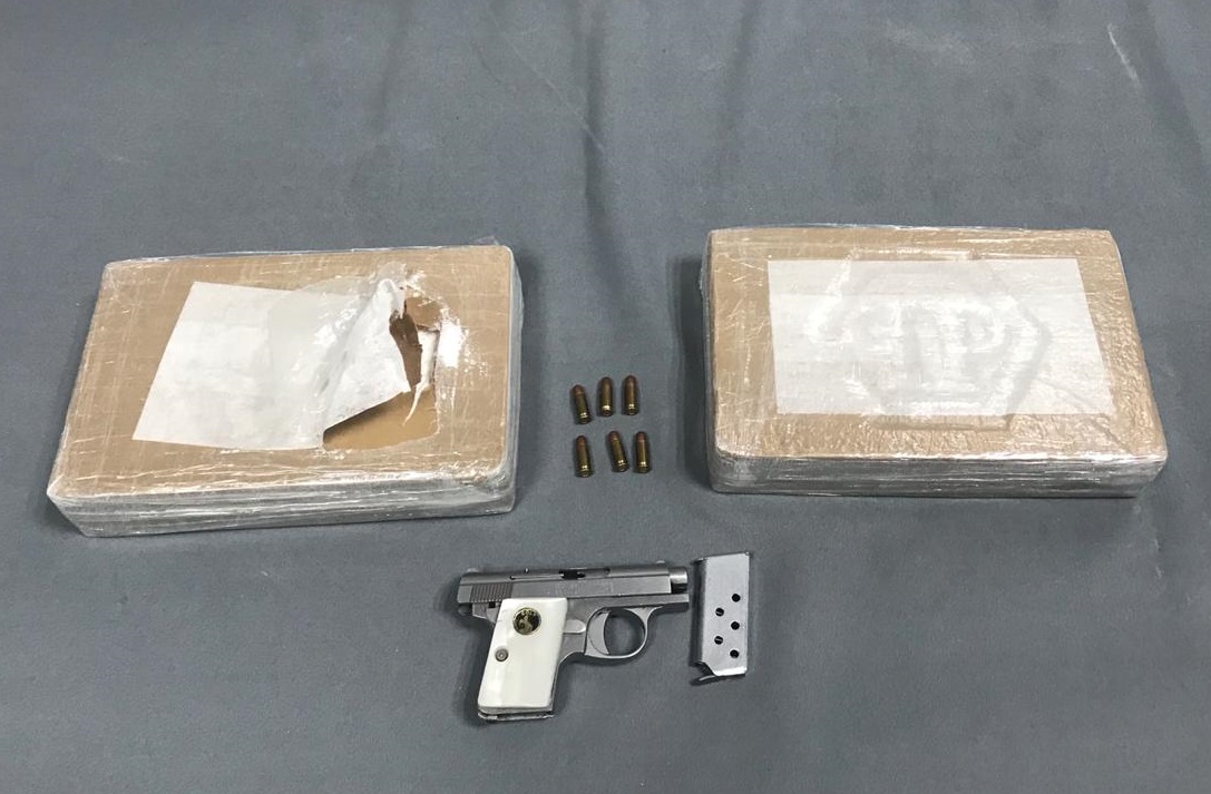 Se aseguraron droga, un arma y cartuchos (Foto: Especial)