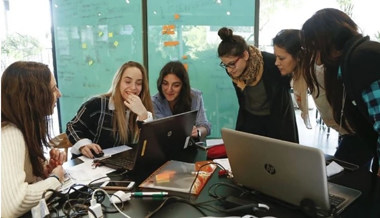 Las coahuilenses contarán con el apoyo profesional de mujeres para comenzar su carrera en ciencias. (Cortesía)