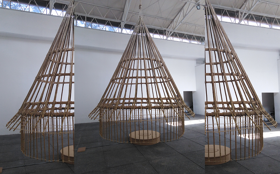 Cónica, “casa del pensamiento” está inspirada en la arquitectura de la comunidad kogui, en Colombia, para la cual las viviendas son estructuras cósmic