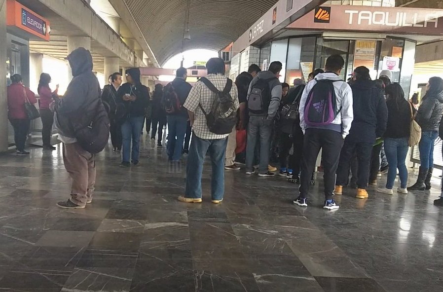 El Metro informó que la Línea A ya opera con normalidad. |  ‏   @13carlosgarcia
