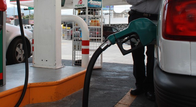 Aunque las gasolinas incrementaron sus precios , los fondos para este rubro bajaron de 5 mil a 4 mil pesos mensuales, por ambulancia. (Tania Contreras