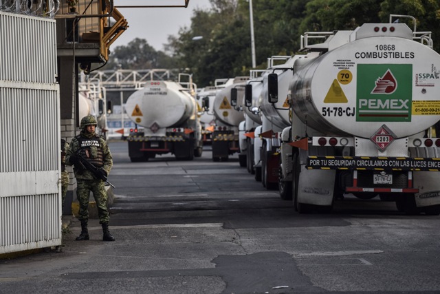 El gobierno busca reclutar a 500 conductores para combatir el desabasto de gasolina/Cuartoscuro.