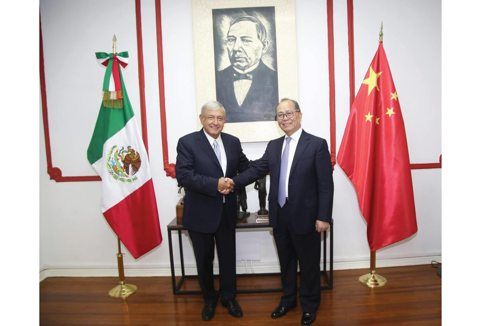 Antes de iniciar su sexenio, Andrés Manuel López Obrador se reunió con Qiu Xaoqi, el embajador chino en México, para impulsar el comercio bilateral (E