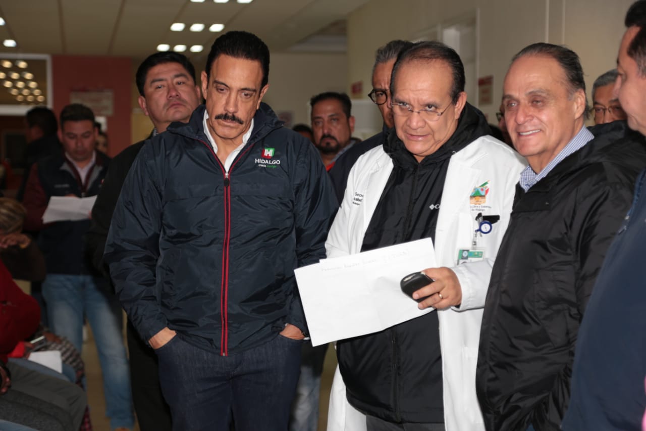 El gobernador realizó el recorrido de las habitaciones donde se encuentran los heridos.