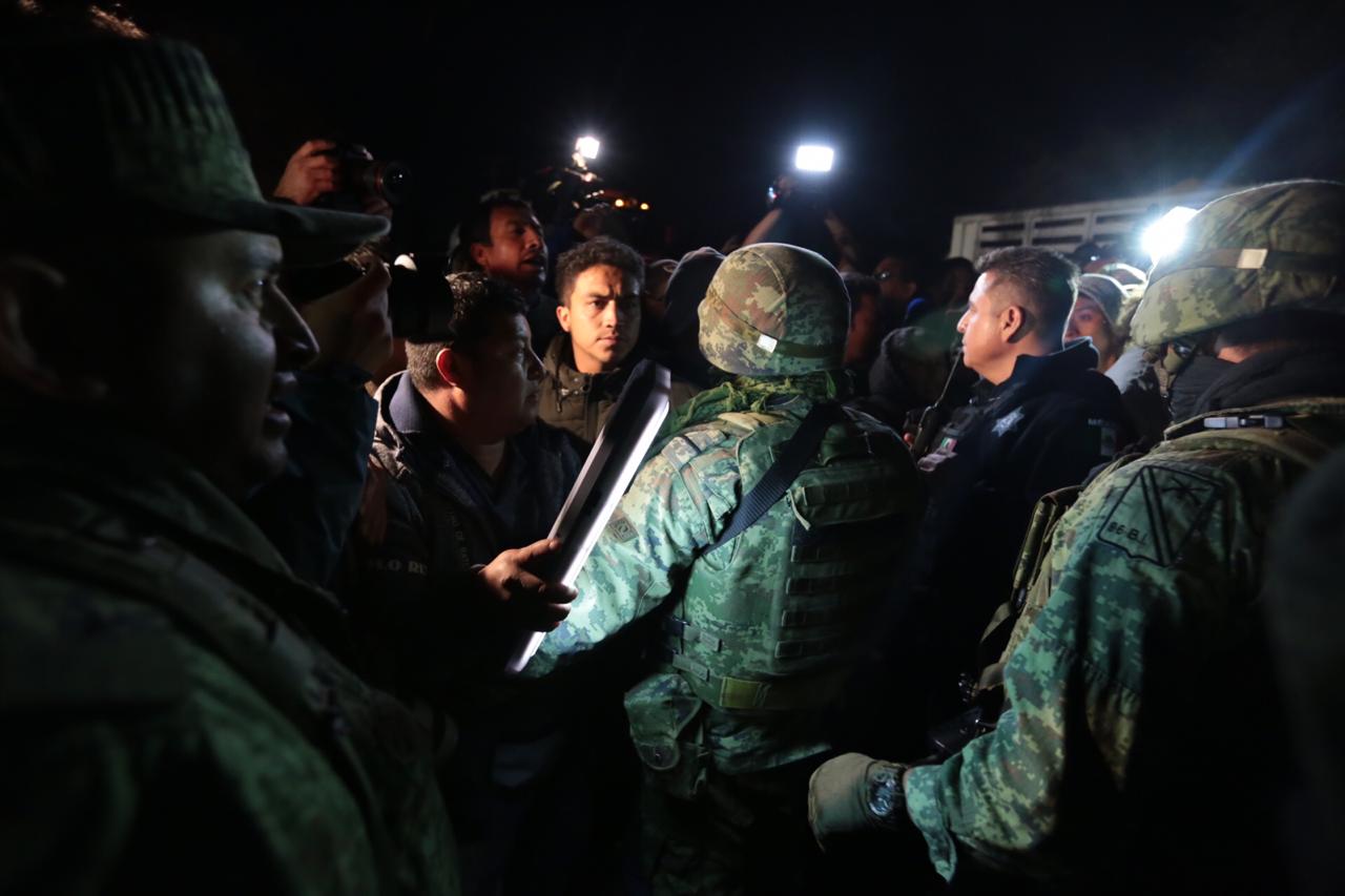 Los pobladores ingresaron a la zona de la explosión. (Jesús Quintanar)