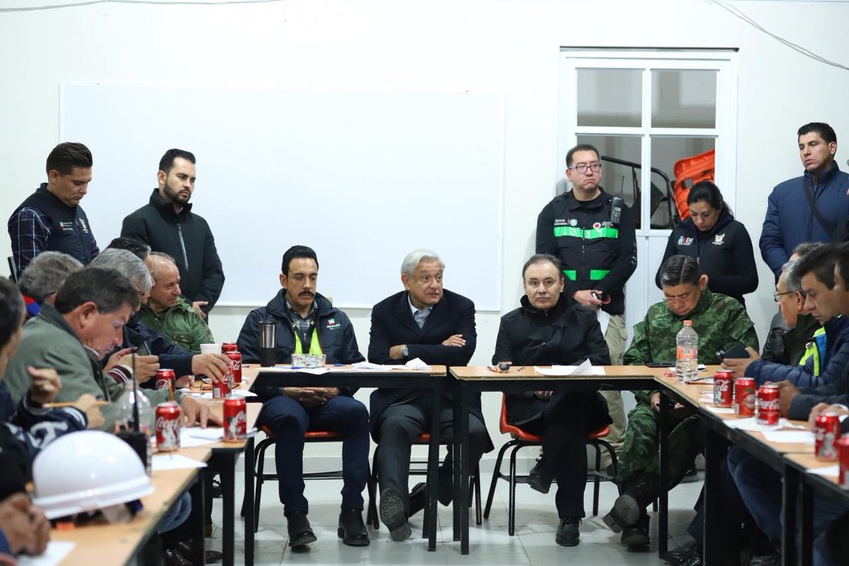 El Presidente llegó a Tlahuelilpan y encabeza las tareas que se llevan a cabo. (@AlfonsoDurazo)
