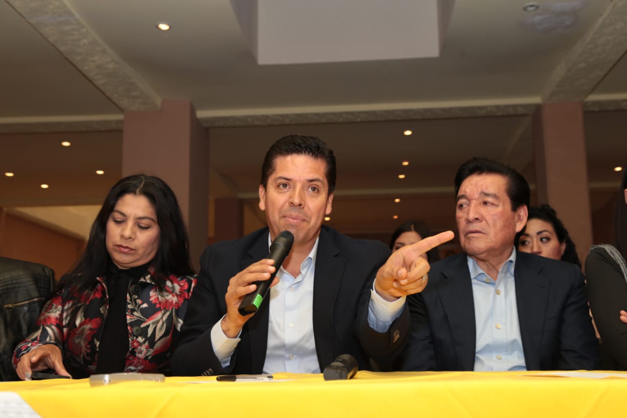 El senador Antonio García Conejo en su visita a Hidalgo. (Maribel Calderón)