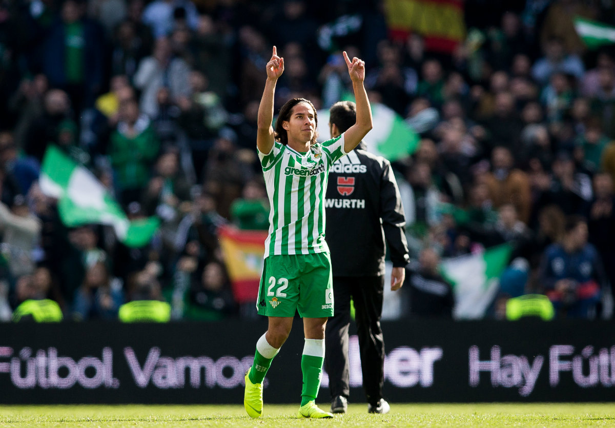 Diego Lainez debutó en la victoria del Real Betis (Mexsport)