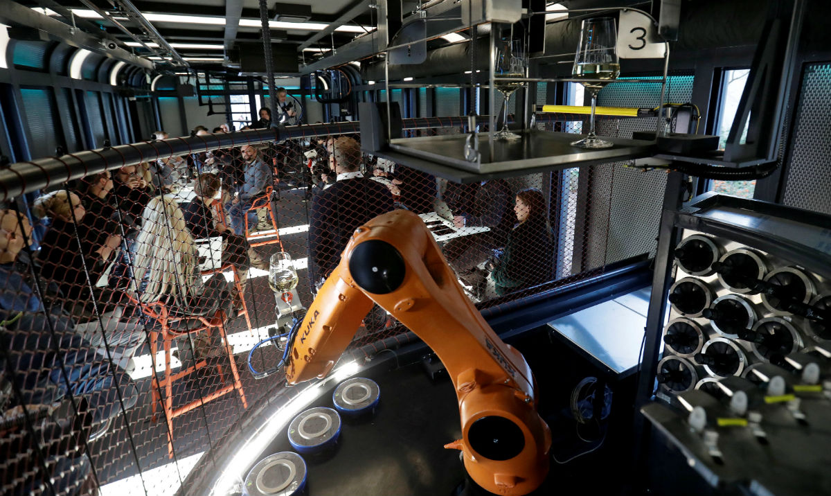 De acuerdo con una encuesta, los robots serán un complemento de los trabajos de los humanos. (Reuters)