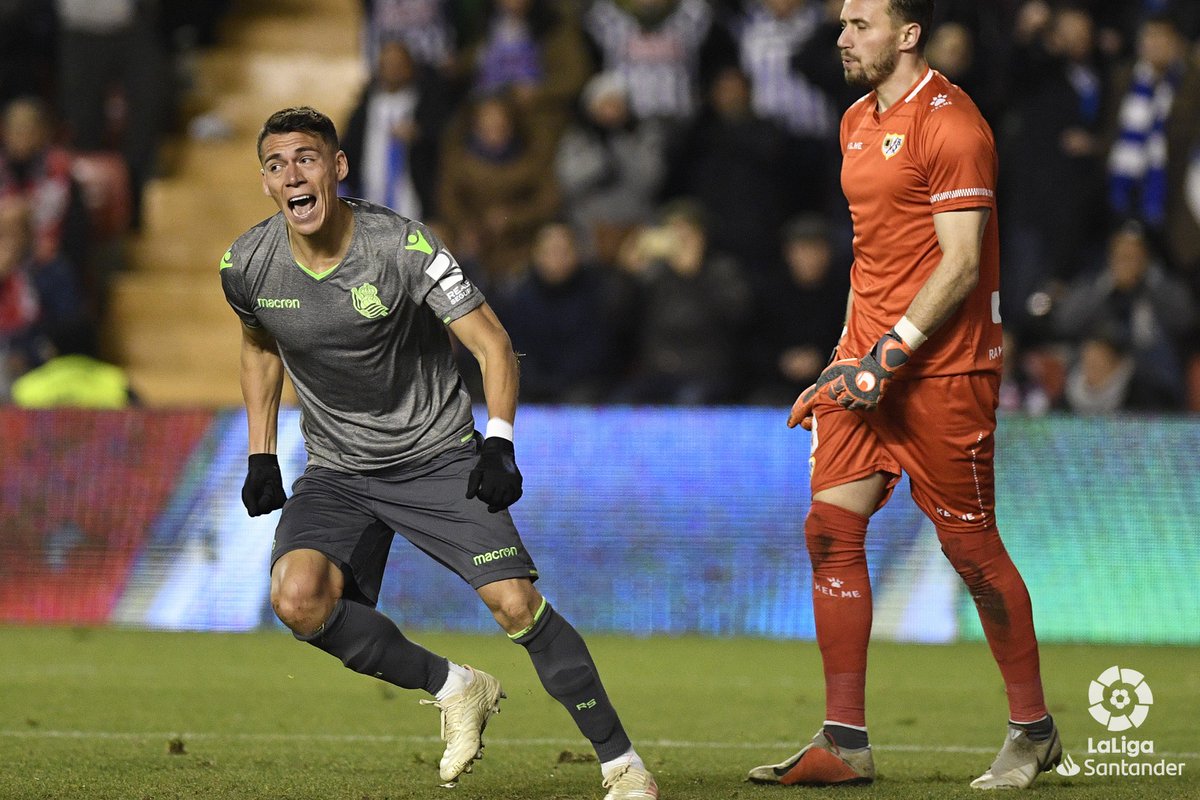 Héctor Moreno anotó el primer gol en el empate de la Real Sociedad ante el Rayo Vallecano (Twitter @RealSociedad)
