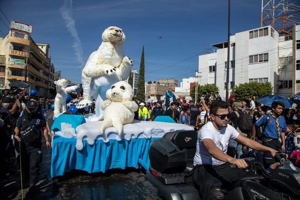Enamora a los leoneses el desfile de aniversario 443 de la ciudad