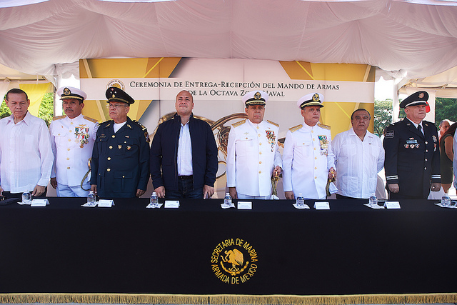 El gobernador asistió a la ceremonia de entrega de mando de armas de la Octava Zona Naval. (Cortesía)