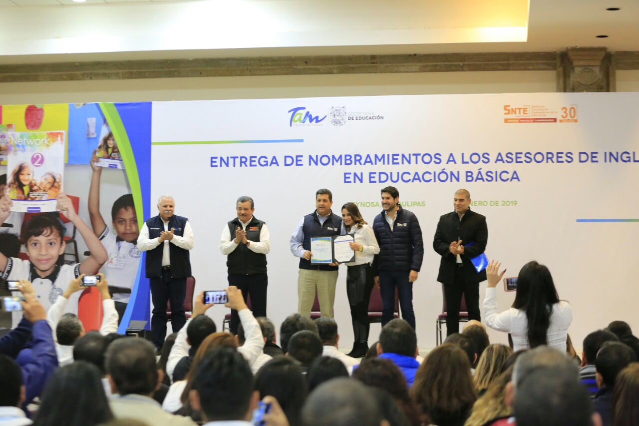 El gobernador Francisco García Cabeza de Vaca entregó los nombramiento.