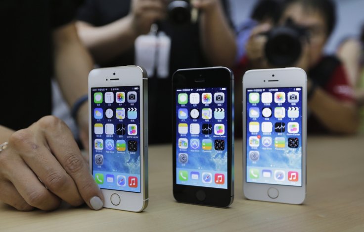 El iPhone SE fue lanzado en 2016 y su principal característica era su tamaño compacto. (Reuters)