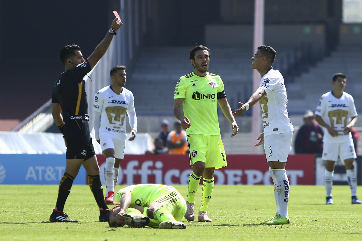 Pablo Barrera vio tarjeta roja en el juego contra Atlas (Imago7)