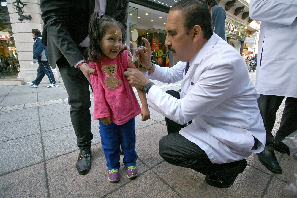 La vacuna es segura y gratuita en todas las unidades de salud.  (Especial)
