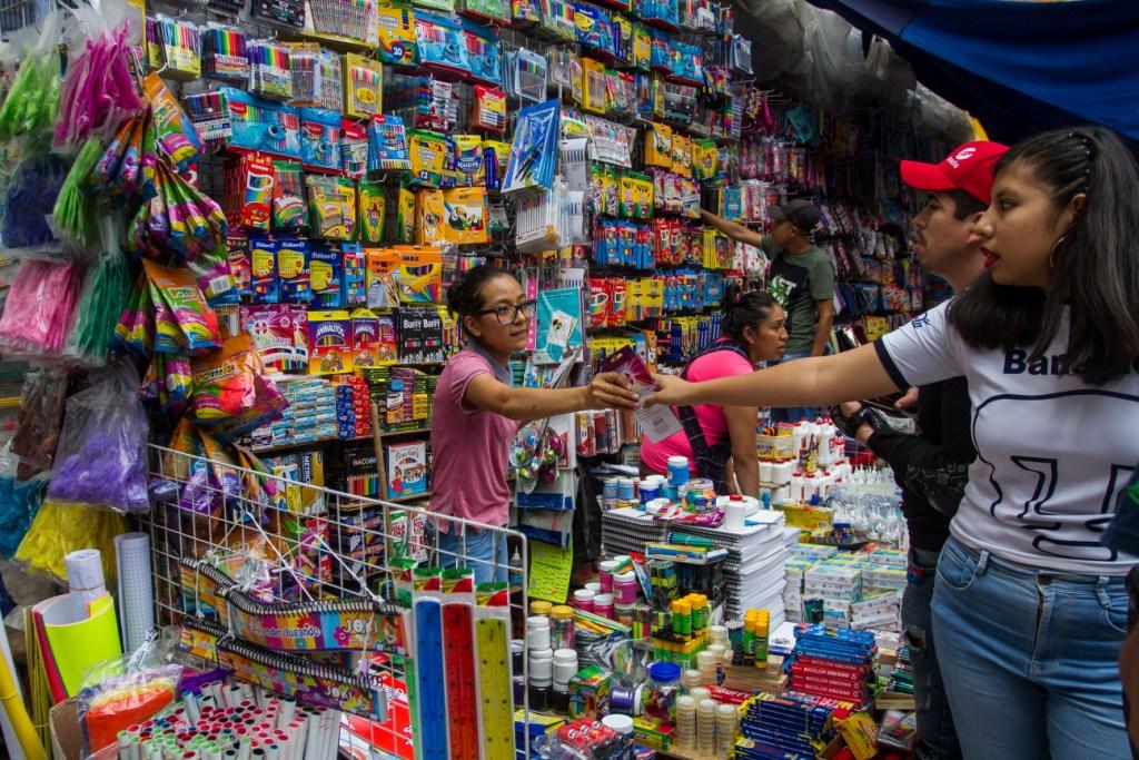 Los créditos serán para micro, pequeñas y medianas empresas, así como para tianguistas en la capital. | Archivo Cuartoscuro