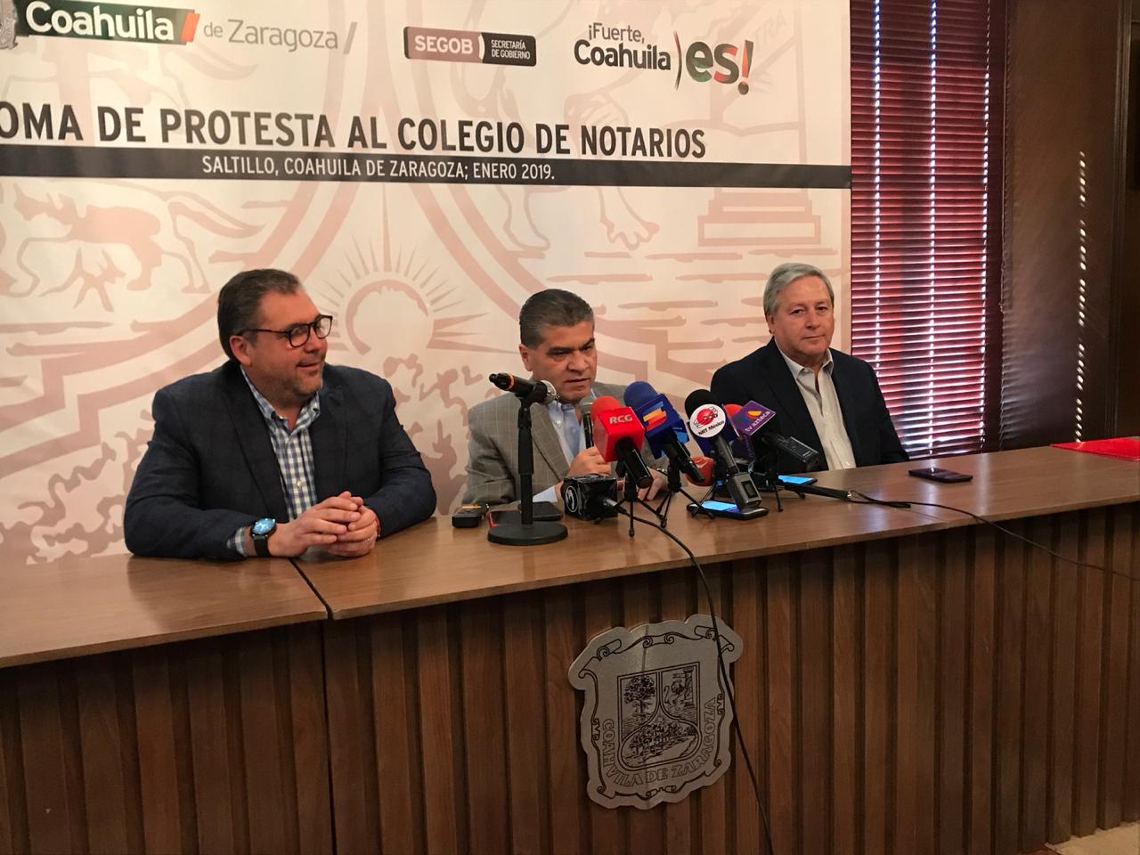 Además el gobernador de Coahuila, se comprometió a realizar cambios a la Ley de Notariado. (Ana Ponce)