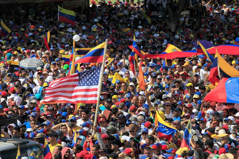 La autoproclamación de Guaidó se produce cuando los europeos intentan promover un grupo de contacto internacional. (Reuters)