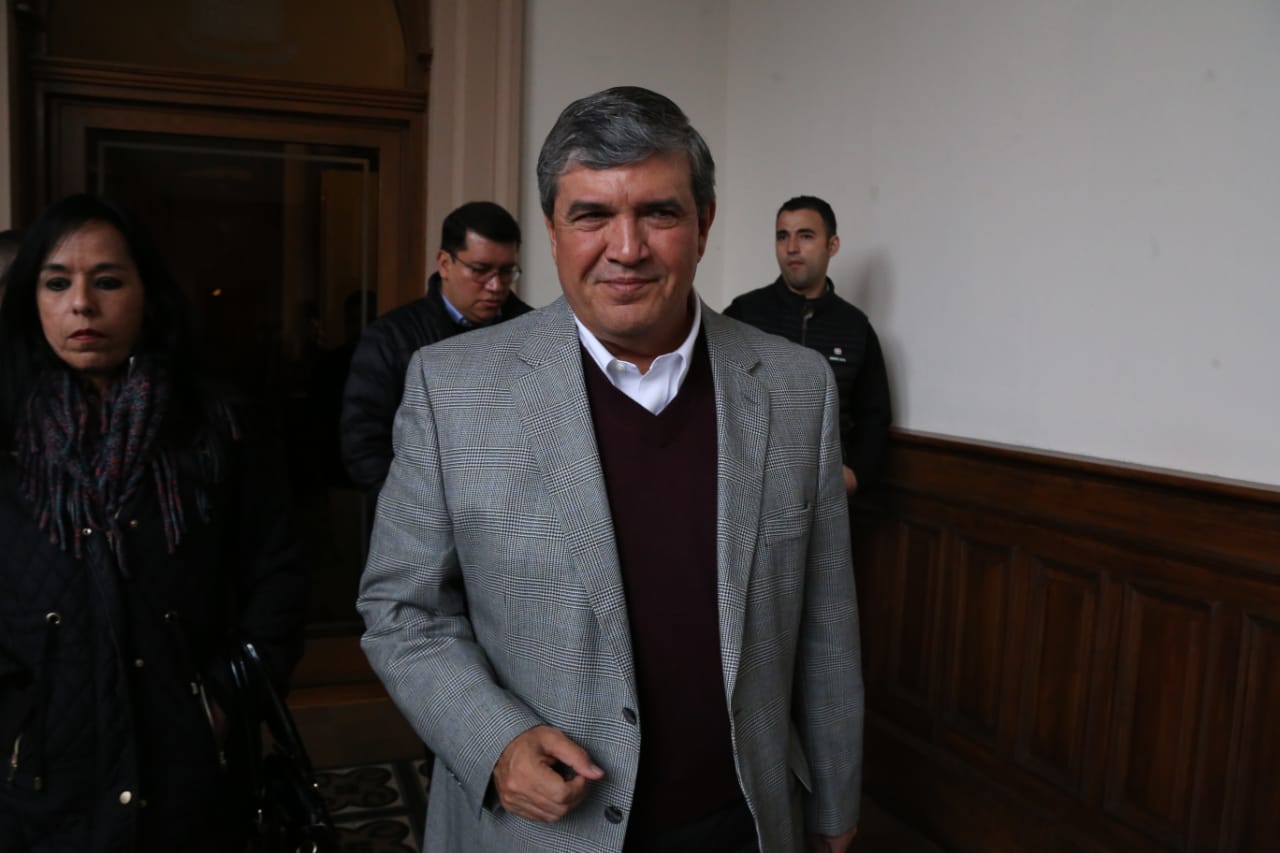 "Tenía un desperfecto que, por motivos de presión hacia el interior del tubo, fue cerrado", señaló el secretario.