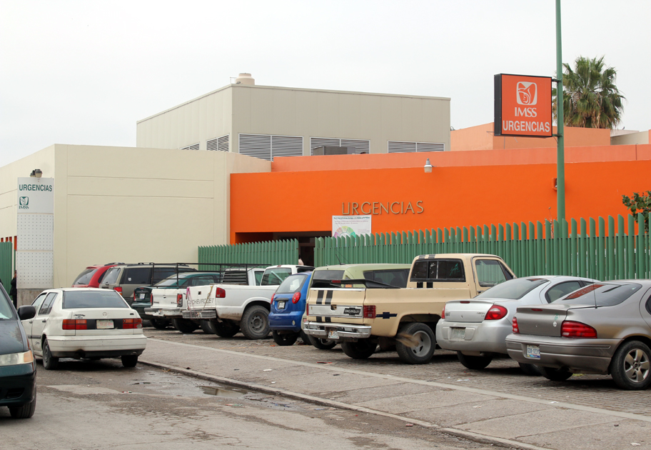 El joven fue internado en la clínica 51 del IMSS. (Archivo)