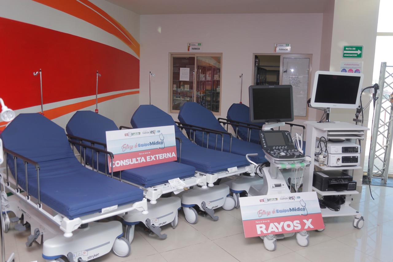 La entrega de equipo fue en el Hospital General de Torreón. (Manuel Guadarrama)