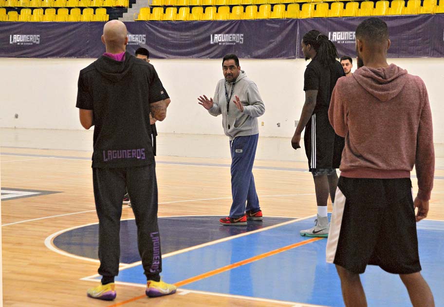 Los jugadores señalan que rápidamente se han adaptado a su nuevo coach, Andrés Contreras. (Manuel Guadarrama)