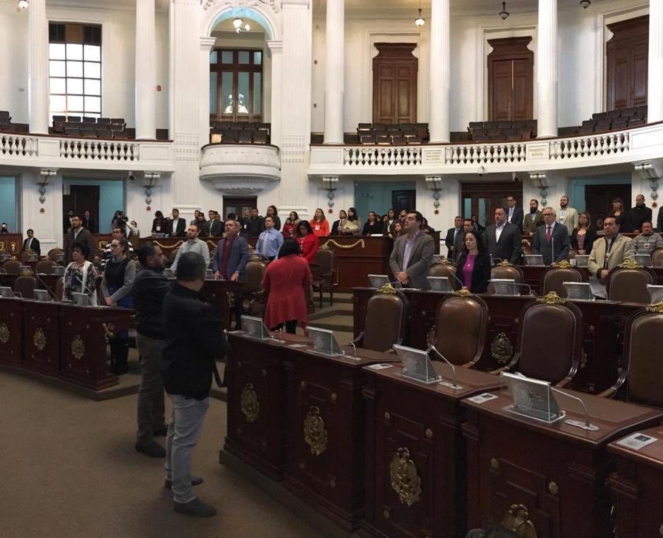 Legisladores guardaron un minuto de silencio por la explosión en el ducto de Pemex. (Tomada de @Congreso_CdMex)