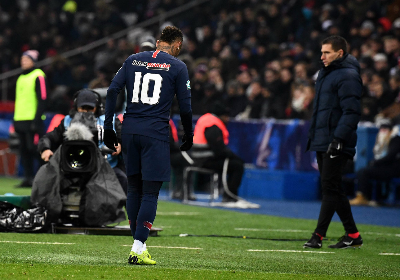 Neymar salió lesionado del partido (AFP)