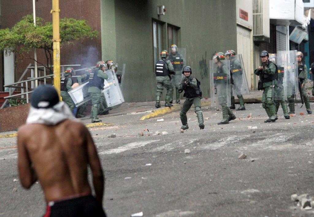 Reportan 8 muertos por enfrentamientos en Venezuela. Reuters