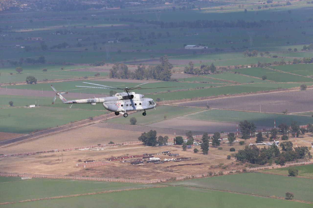Las aeronaves despegan de la base aérea militar de Santa Lucía en el Estado de México. (Javier Ríos)