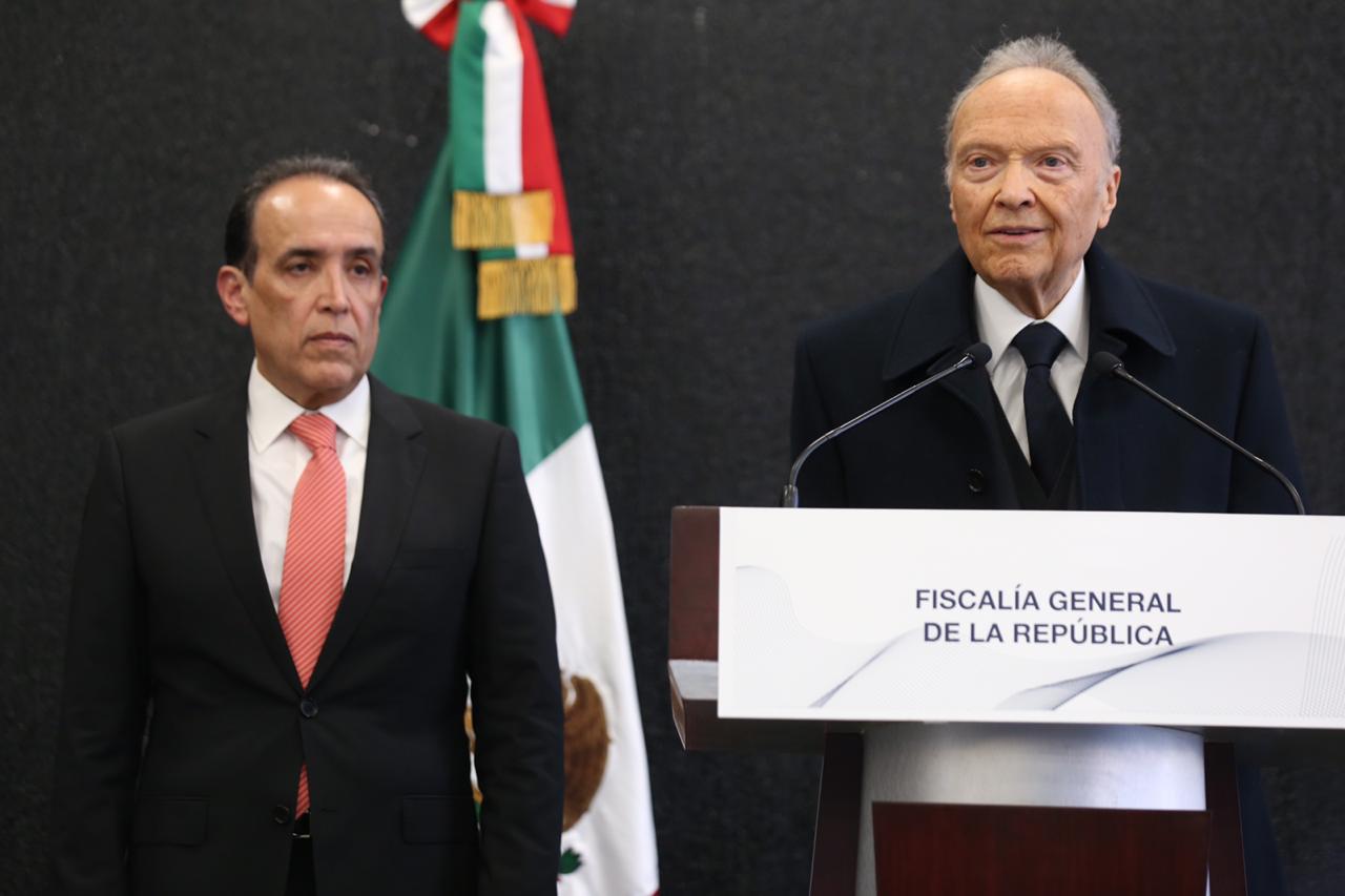 Felipe de Jesús Muñoz, subprocurador, y Alejandro Gertz Manero, fiscal General de la República en conferencia (Nelly Salas)