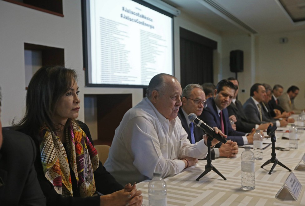 Reunión entre cúpulas empresariales, representantes sindicales y obreros. (Fernando Carranza)
