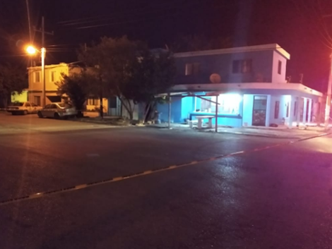 Dentro del domicilio se encontraba el dueño de la casa y un vecino, quienes resultaron ilesos. (Foto: Especial)
