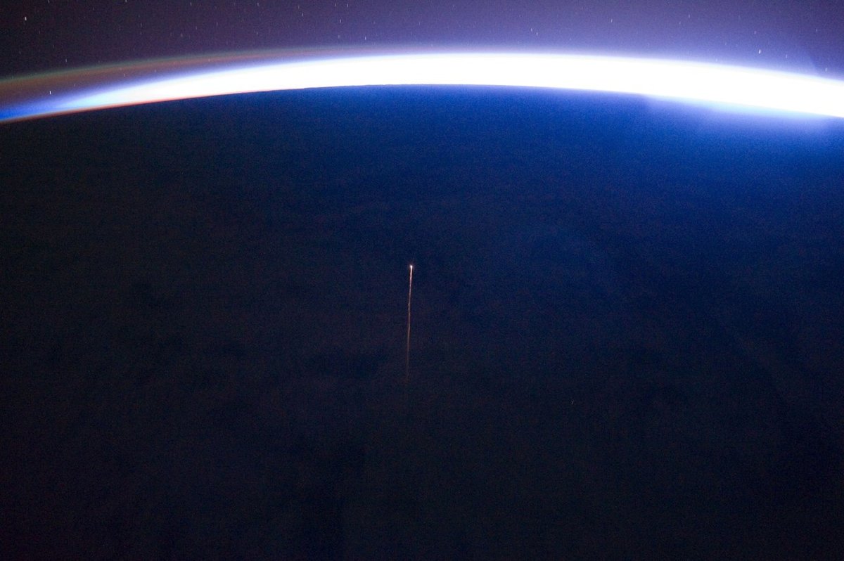 Los cuerpos celestes pueden representar un peligro para la Tierra, estima la agencia Rusa. (Twitter: @roscosmos)