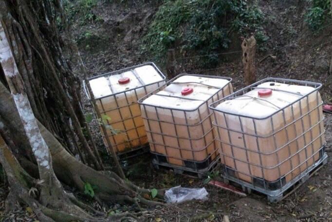 El combustible fue hallado dentro de un terreno.