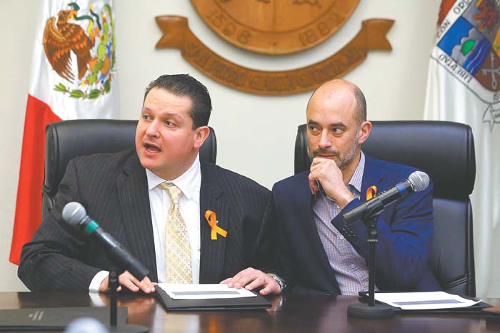 José Dávalos y Miguel Treviño, en la Sala de Cabildo. Leonel Rocha