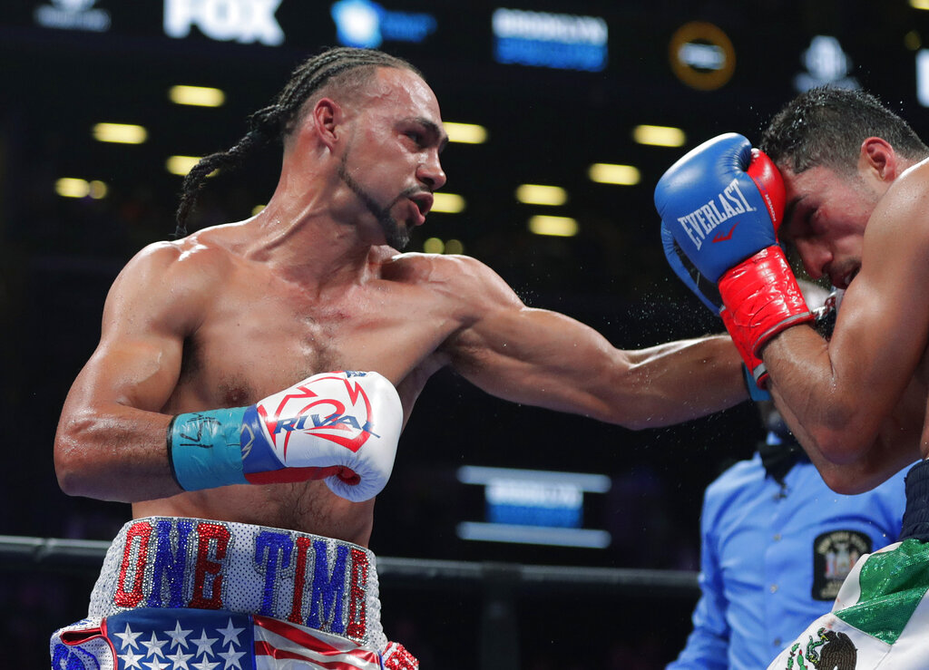 Keith Thurman retiene, pero no luce contra Josesito López (AP)