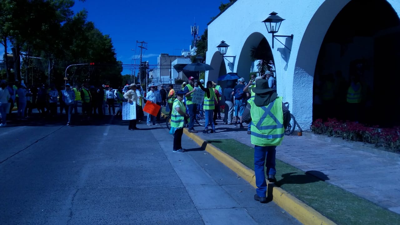 La protesta llegó a Casa Jalisco (Perla Gómez)