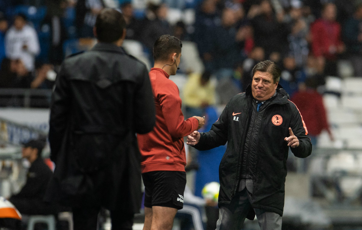 Miguel Herrera observó las pantallas del VAR (Mexsport)