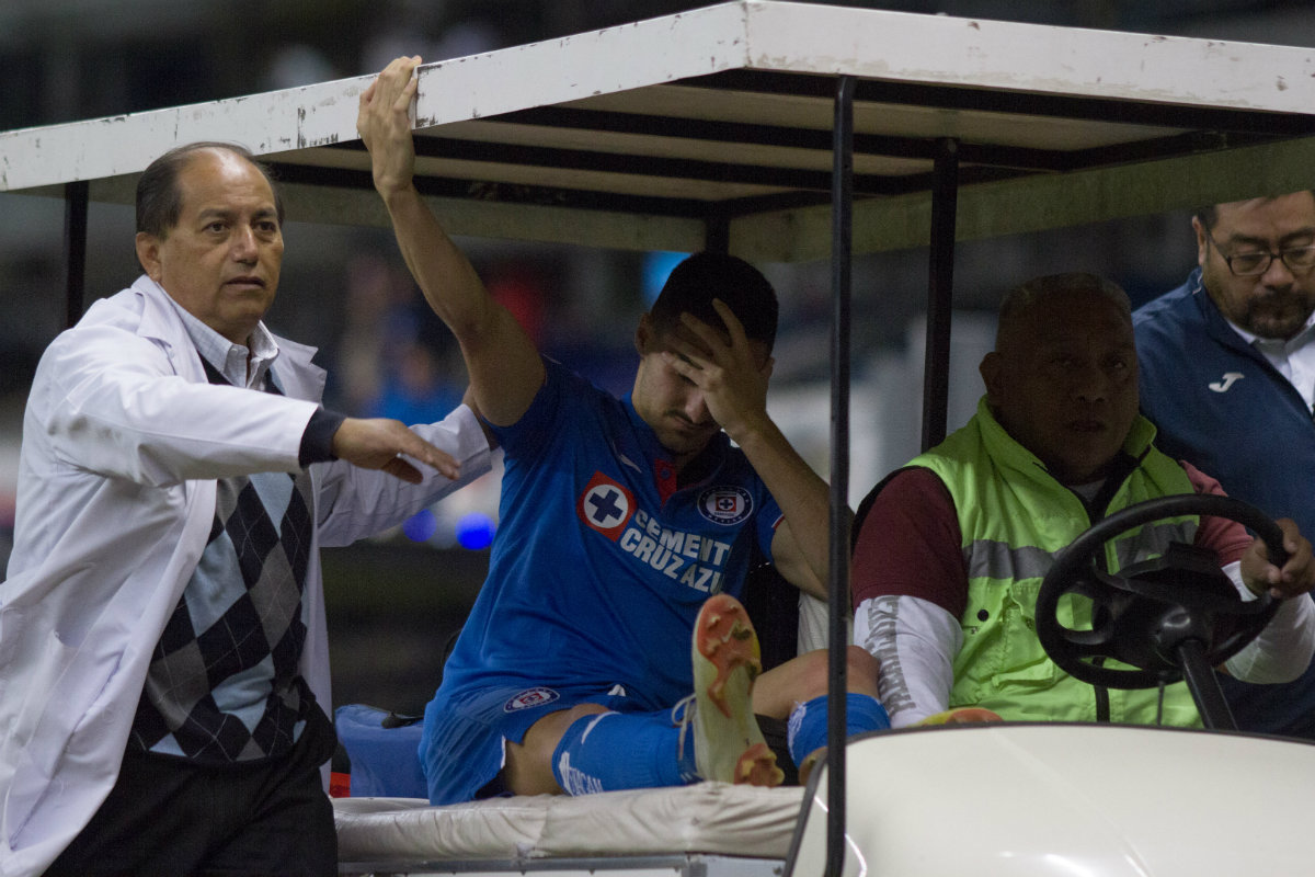 Stephen Eustáquio salió lesionado en su primer partido de liga con Cruz Azul (Imago7)