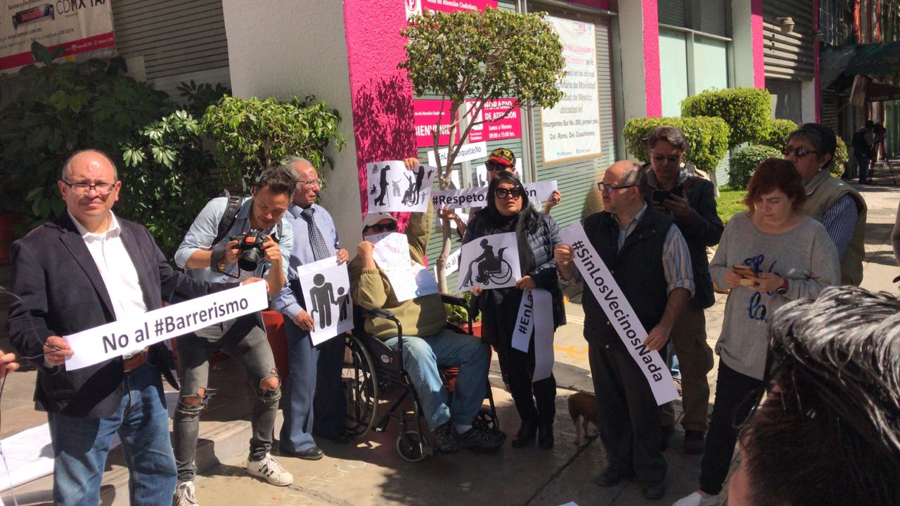 Los colonos exigen al titular de Semovi que se consulte sobre estos vehículos sin anclaje. (Cinthya Sttetin)