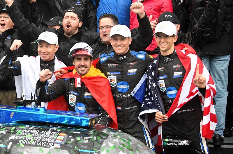 Fernando Alonso gana en las 24 Horas de Daytona (EFE)
