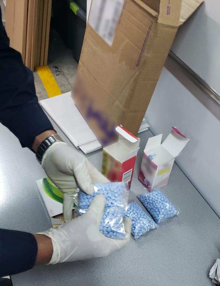 El paquete, con remitente en la Ciudad de México fue puesto a disposición del Agente del Ministerio Público.